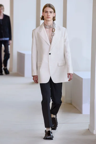 Look 27